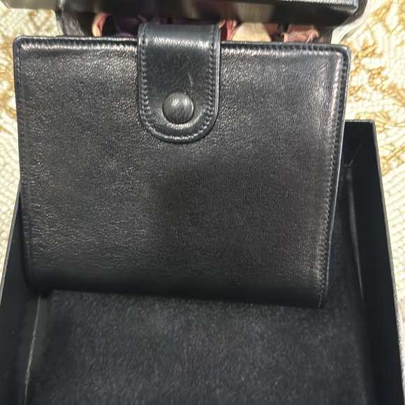 Chanel Bifold black wallet this is in good condition comes with OG Box and Tissu - Picture 13 of 15